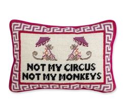 ALMOFADA BORDADA NOT MY CIRCUS